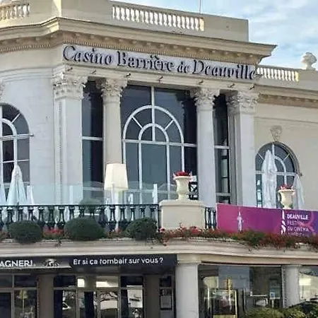 Le Santa, Bel Appartement, Parking Et Jardin Prive 아파트 *